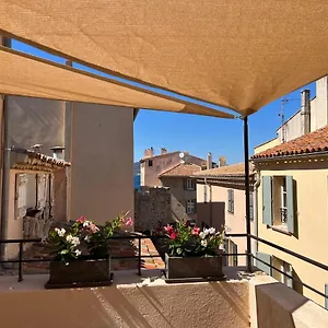 https://saint-tropez-centre-grand-studio-avec-terrasse.fr-provencehotel.com