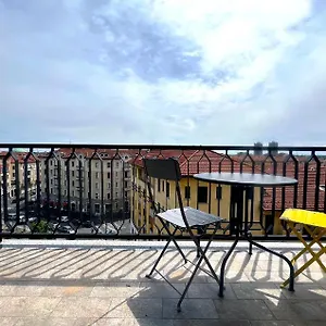 https://the-6th-floor-flat-with-balcony-south-centre-m3.italymilanhotels.net